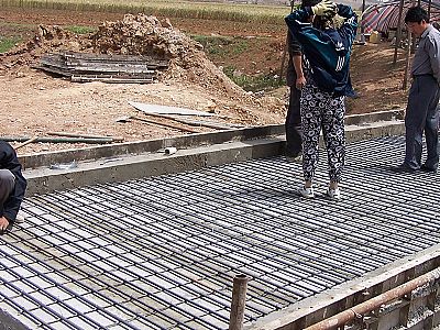 鋼筋網(wǎng)片在公路建設(shè)對于路基工程要采用土工格柵進(jìn)行加固